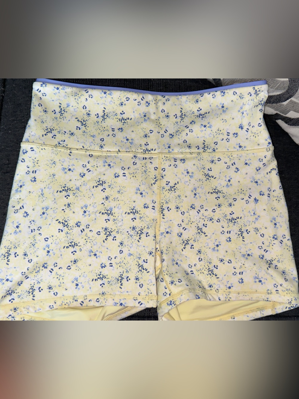 Fabletics butter yellow floral 3” short